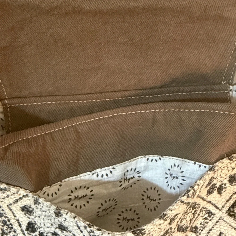 Spell Bound Messenger Bag in Olive green and Leather - Picture 5 of 16